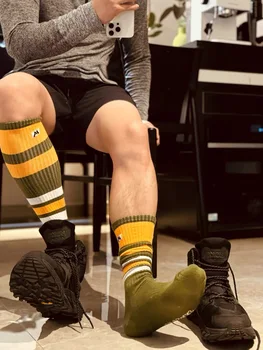 D. M мужские высокие носки, полосатые носки, хлопчатобумажные носки, с петлевым низом, утолщенные футбольные повседневные носки, длинные носки, зимние