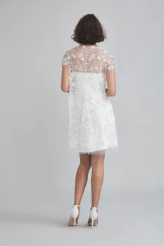 Свадебное платье Трапециевидной формы С кружевными аппликациями, Простые Короткие рукава Выше колена, Иллюзия Атласа 2