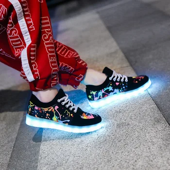 Новая обувь для взрослых и детей со светодиодной подсветкой, Модная искусственная кожа, 7 Красочных мужских и женских кроссовок, USB-зарядка, Светящиеся Размеры 35-45 2