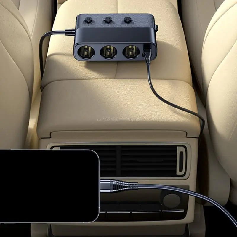 Надежный Удобный автомобильный адаптер с дисплеем и 4 USB-портами, подходящий для одновременной зарядки нескольких устройств Изображение 1